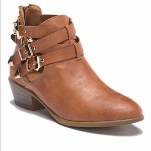 Wild Diva Lounge Manny Buckle Ankle Bootie Tan NWT